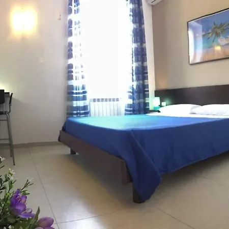 Campi Elisi לינה וארוחת בוקר סירקוזה