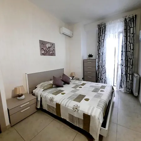 לינה וארוחת בוקר Campi Elisi סירקוזה